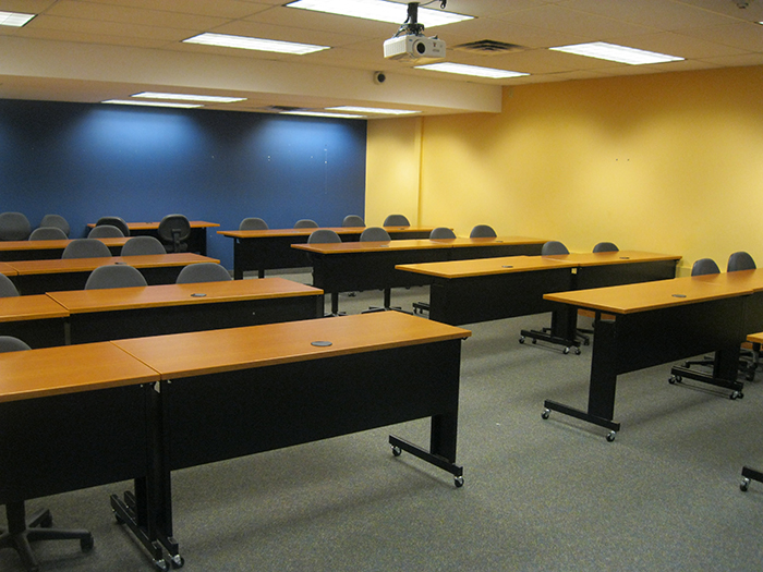 TSC 121 with desks in rows